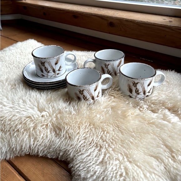 Vintage Midwinter Wild Oats Stoneware Cups and Saucers - Picture 4 of 9